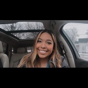 Meet your Posher, Selena